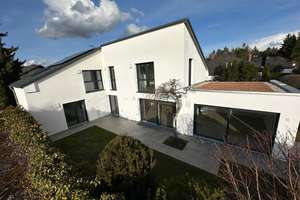 Erstbezug nach Kernsanierung: Freistehendes Einfamilienhaus in München Waldtrudering