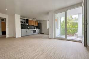Renovierte 3 Zi. Whg. im 1.OG mit Loggia nahe U6 Freimann