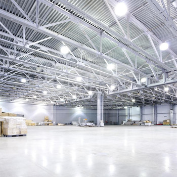 Modernisierte Stahlwerkshalle für logistische Nutzung dank 12,50 m UKB und ESFR-Sprinklerung