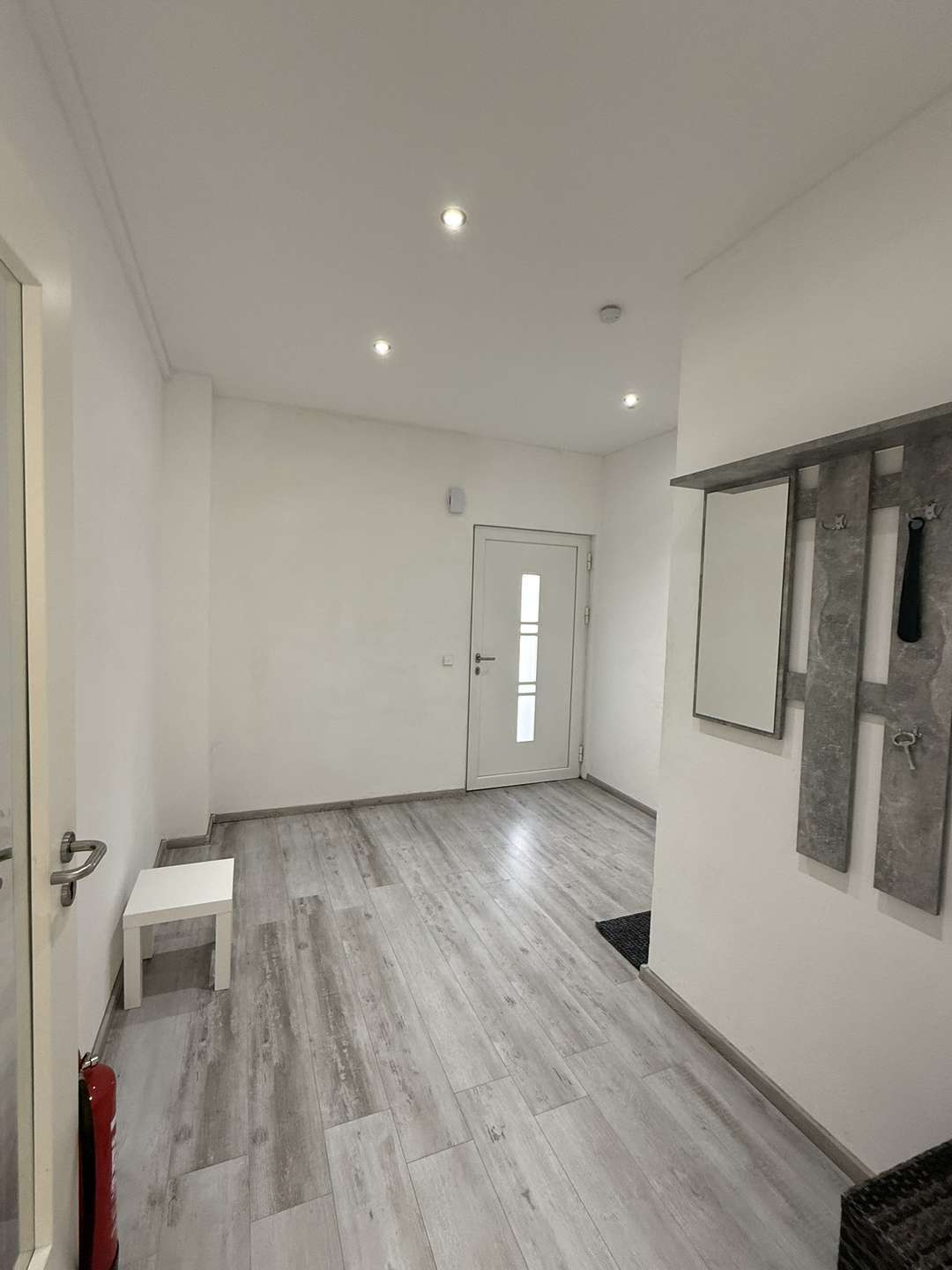 Immobilie in Niefern-Öschelbronn - Sehr großzügige 5 Zimmer Wohnung im Hinterhof mit Stellplatz zu verkaufen! - Bild 4