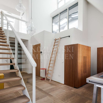 Wohnkunst am Charlottenplatz - RESERVIERT - Seltene Dach-Galerie mit Direktlift in beide Ebenen!