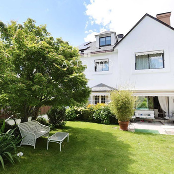 Prächtige Luxusvilla zum Verkauf mit 6 Schlafzimmern, 7 Bädern, Pool, Garten, Innenhof, Solarplatten