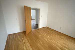 Solides Mehrfamilienhaus mit 4 Einheiten | 494 m² | Baujahr 1970 | Ruhige Lage in Scheinfeld – Würzburger Straße 13, 91443 Scheinfeld – Vorschaubild 5