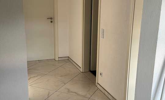 Schöne und sanierte 3-Zimmer-Dachgeschosswohnung mit Balkon und Einbauküche in Muhlhausen