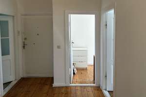 Helle 4 Zimmer Wohnung mit verglaster Loggia
in Berlin Schöneberg |Bezugsfrei ab Juli – Die vollständige Adresse der Immobilie erhältst du vom Anbieter., 12159 Schöneberg, Berlin – Vorschaubild 3