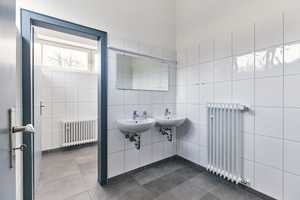 Solides Gebäude-Ensemble aus Wohnhaus und Geschäftshaus – Remscheid – Vorschaubild 17