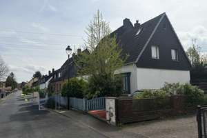 Hexenhäuschen mit verwunschenem Gartengrundstück als Sanierungsobjekt