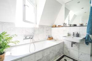 Exklusive Dachgeschosswohnung mit Süd-/West-Terrasse im stilvollen Jahrhundertwendehaus – Die vollständige Adresse der Immobilie erhältst du vom Anbieter., 40479 Pempelfort, Düsseldorf – Vorschaubild 28