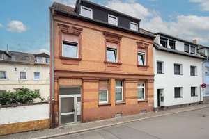 Dreifamilienhaus in Mannheim-Neckarstadt mit 2 freien Wohnungen und gemütlichem Innenhof
