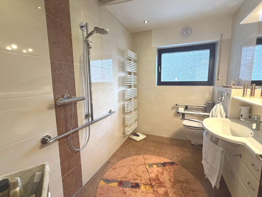 Immobilie in Obersteinebach - Solider vollunterkellerter Bungalow mit tollem Grundstück - Bild 4