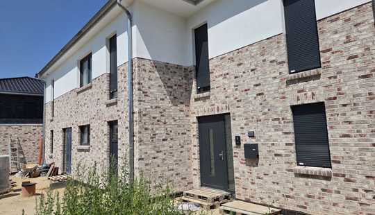 Bild von Vermietete hochwertige Doppelhaushälfte im KfW 40-NH Standard – attraktive Kapitalanlage