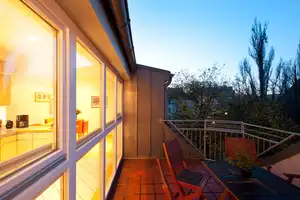 Möblierte Dachgeschosswohnung mit Dachterrasse und exzellenter Anbindung – Berlin – Vorschaubild 8