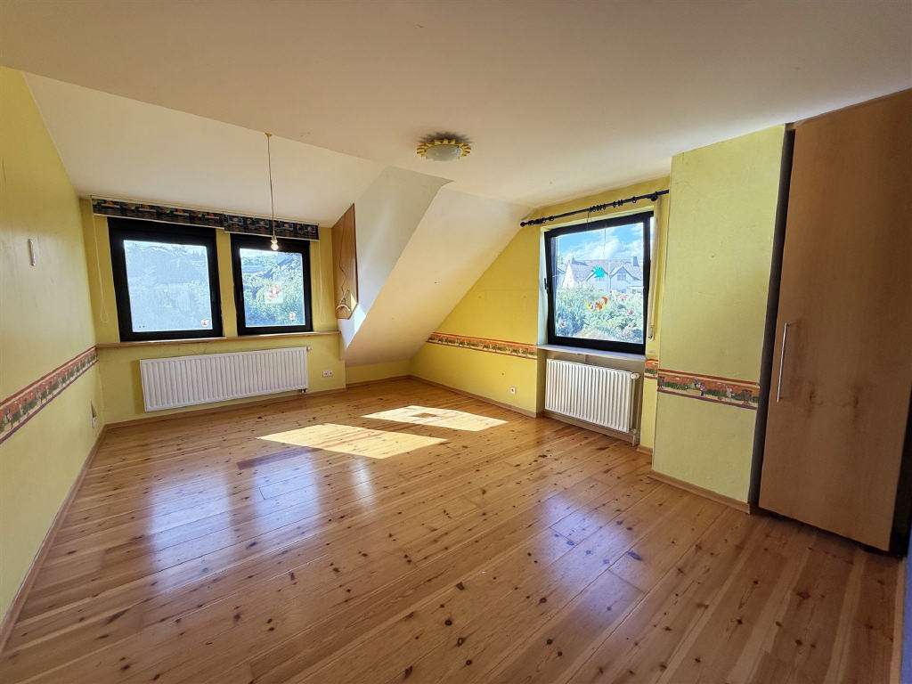 Immobilie in Geisenheim - Großzügiges 1-2 Familienhaus mit Terrasse und schönem Garten - Bild 2