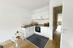 Vermietete 2-Raum Eigentumswohnung  mit Einbauküche, Balkon + Stellplatz – Barbarossastraße 84, 9112 Kaßberg, Chemnitz – Vorschaubild 3