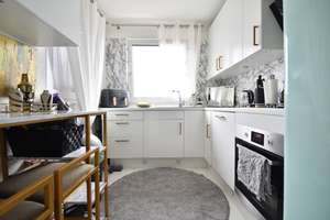Modernes Wohnen! Gepflegte 3-Zi-Maisonetten-Whg mit Balkon – Robert-Koch-Straße 32, 46145 Sterkrade-Mitte, Oberhausen – Vorschaubild 2