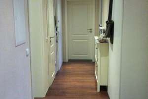 Zuhause mit vier Zimmern und Balkon in München Aubing – Die vollständige Adresse der Immobilie erhältst du vom Anbieter., 81243 Aubing-Süd, München – Vorschaubild 2