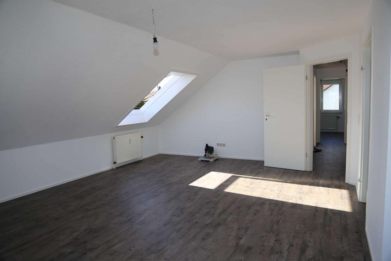 Immobilie in Oberstenfeld - Toll geschnittene helle Dachgeschosswohnung in Oberstenfeld provisionsfrei! - Bild 6