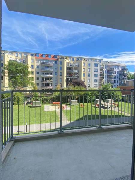 Balkon mit Hofblick.jpg