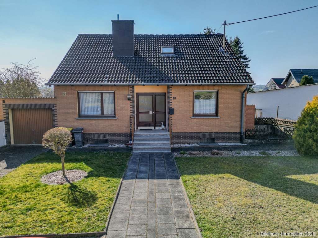 Immobilie in Bad Münstereifel - Bad Münstereifel-Rupperath, bezugsfreies Einfamilienhaus mit Ausbaupotential ... - Bild 0