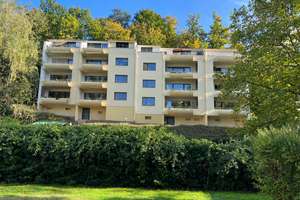 Vampirfreunde aufgepaßt - 2 Zimmer Wohnung in der Friedhofstraße mit Loggia und TG-Platz