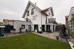 Perfektes Familienhaus: Moderne Doppelhaushälfte mit Garten, 3 Etagen & Top-Ausstattung – Die vollständige Adresse der Immobilie erhältst du vom Anbieter., 63486 Bruchköbel – Vorschaubild 1
