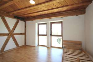 Holz, Wärme, Wohlgefühl – Aussergewöhnliche 4-Zimmer-Wohnung mit Kachelofen und zwei Balkonen – Die vollständige Adresse der Immobilie erhältst du vom Anbieter., 72149 Neustetten – Vorschaubild 15