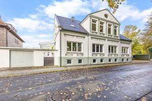 Stilvolle Stadtvilla in bester Lage von Jever mit drei genehmigten Ferienwohnungen – Die vollständige Adresse der Immobilie erhältst du vom Anbieter., 26441 Jever – Vorschaubild 2