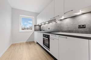 2-Zimmer-Wohnung, Balkon, Bad mit Fenster und Tiefgaragenstellplatz in Hamburg-Barmbek – Geierstraße 22, 22305 Barmbek-Nord, Hamburg – Vorschaubild 2