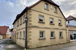Wohnhaus, 3 WE + DG-Ausbau möglich; zentrale Lage, Garage, renovierungsbedürftig! – Die vollständige Adresse der Immobilie erhältst du vom Anbieter., 96106 Ebern – Vorschaubild 4