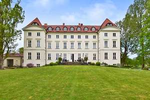 Absolute Rarität! Herrschaftliches Schloss-Anwesen in ländlich-idyllischer Lage von Mecklenburg! – Die vollständige Adresse der Immobilie erhältst du vom Anbieter., 19217 Wedendorfersee – Vorschaubild 2