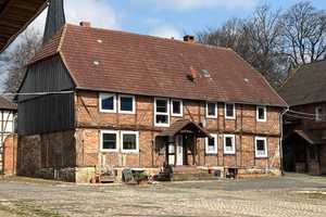 Dreiseitenhof in Winnigstedt mit historischer Architektur – Wolfenbüttel (Kreis) – Vorschaubild 1