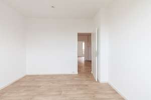 Frisch sanierte 3-Zimmerwohnung mit modernen Bad mit Wanne – Ernst-Haeckel-Weg 9, 6122 Nördliche Neustadt, Halle (Saale) – Vorschaubild 3