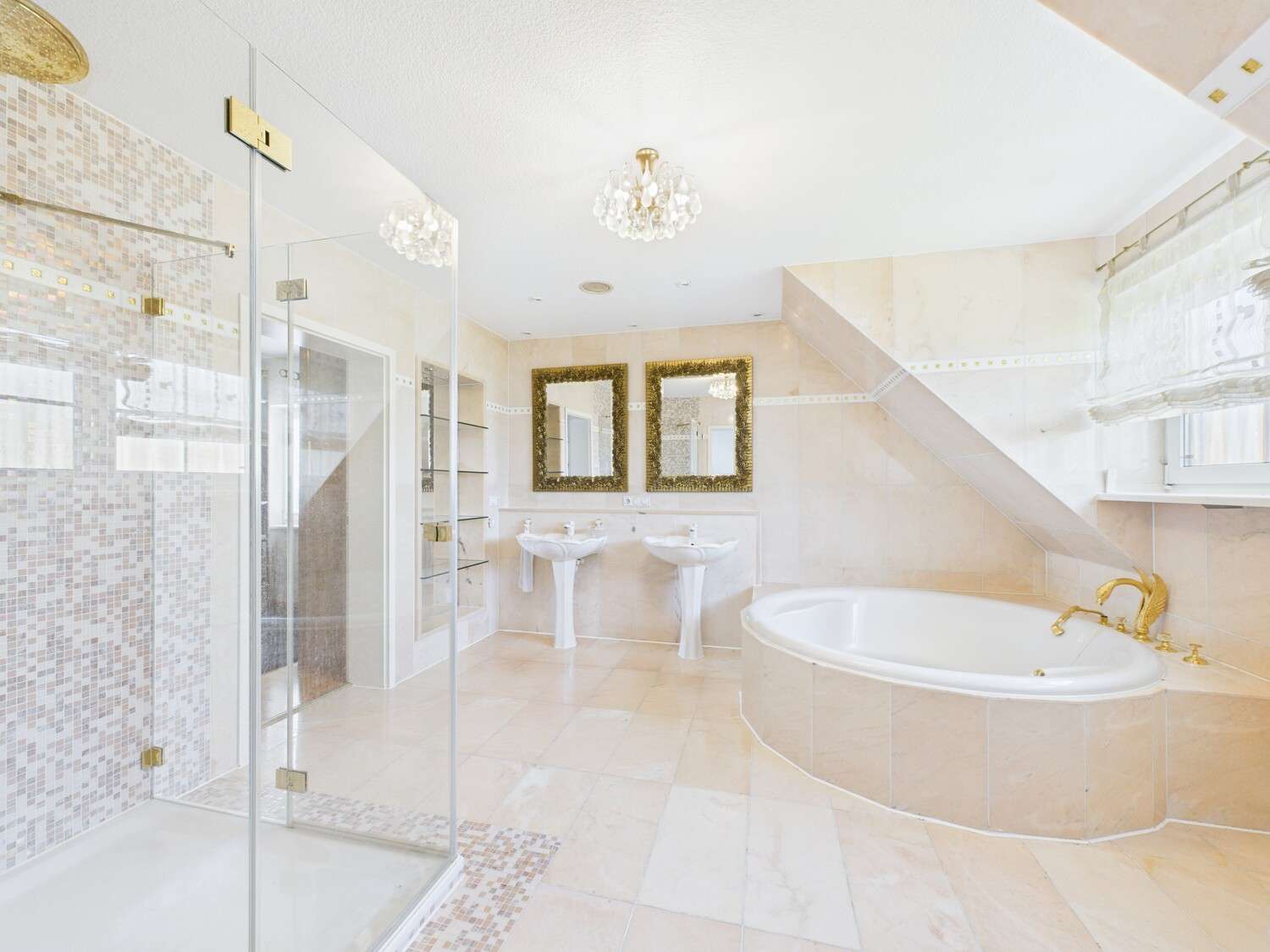 Immobilie in Rednitzhembach - Ein Zuhause zum Verlieben – exklusives Einfamilienhaus mit Pool & Wellness in Rednitzhembach! - Bild 3