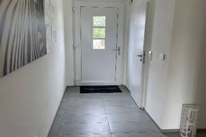 Lichtdurchflutetes 5-Zimmer Familienhaus mit EBK und Garten nahe Europaeischer Schule – Im Bachgange 29, 61138 Niederdorfelden – Vorschaubild 4