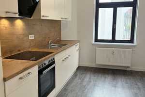 top Lage I 3 Zimmer I modernes Tageslichtbad mit Wanne I Einbauküche – Hans-Poeche-Straße 12, 4103 Leipzig – Vorschaubild 1