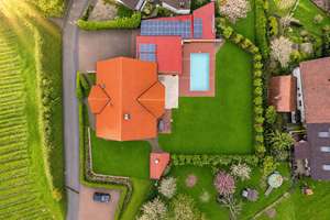 BRUMANI | Repräsentatives EFH mit eigener Wellness-Oase und Pool in ruhiger Lage von Sasbach – Die vollständige Adresse der Immobilie erhältst du vom Anbieter., 77880 Sasbach – Vorschaubild 2