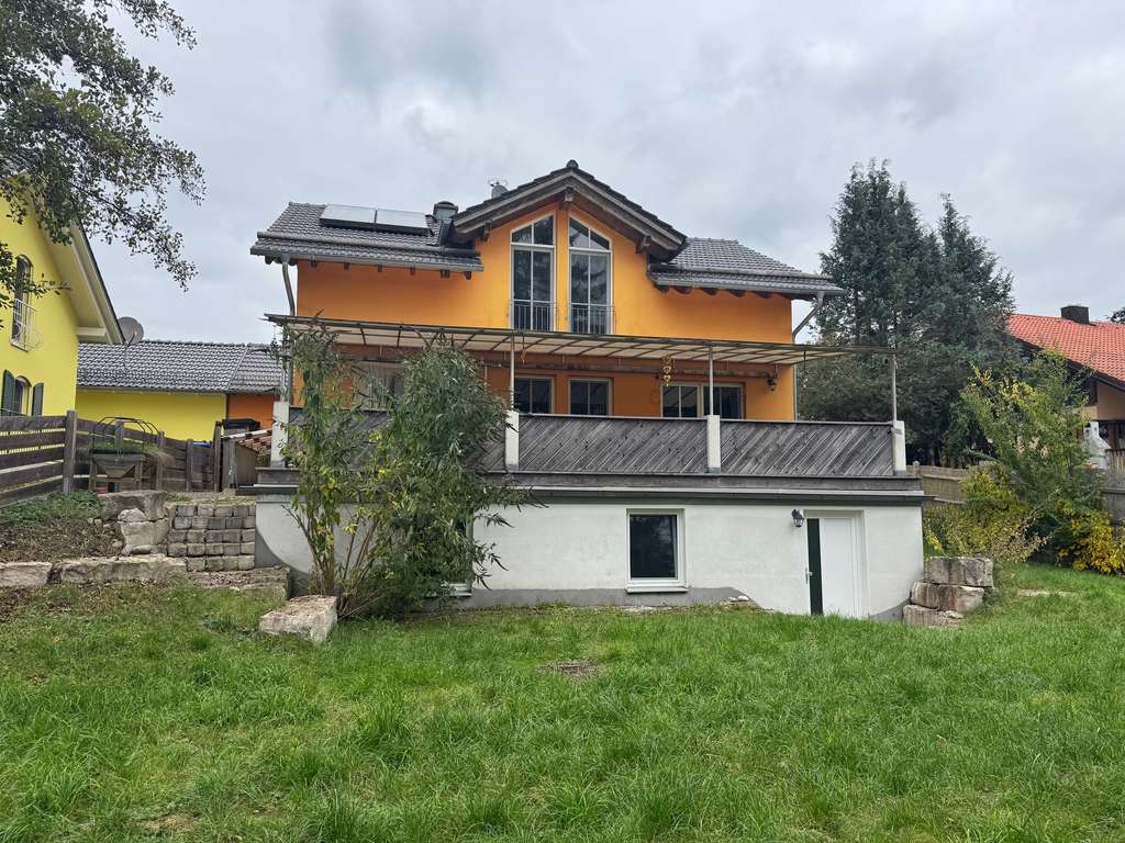 Immobilie in Haag in Oberbayern - Hochwertiges Einfamilienhaus/Holzhaus  mit Garage, Carport und 2 Stellplätzen in Haag in Oberbayern - Bild 2
