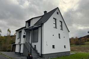 Modernes Einfamilienhaus in schöner Ortsrandlage zu Vermieten