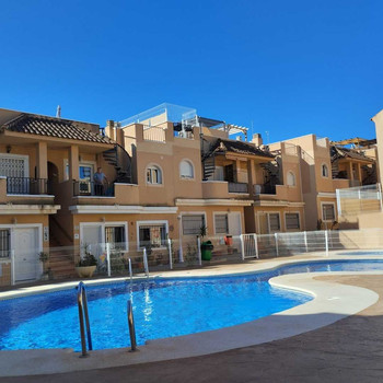 Mediterranes Leben zum Greifen nah. Wohnung mit 2 Schlafzimmern, 2 Bädern und Gemeinschaftspool in P