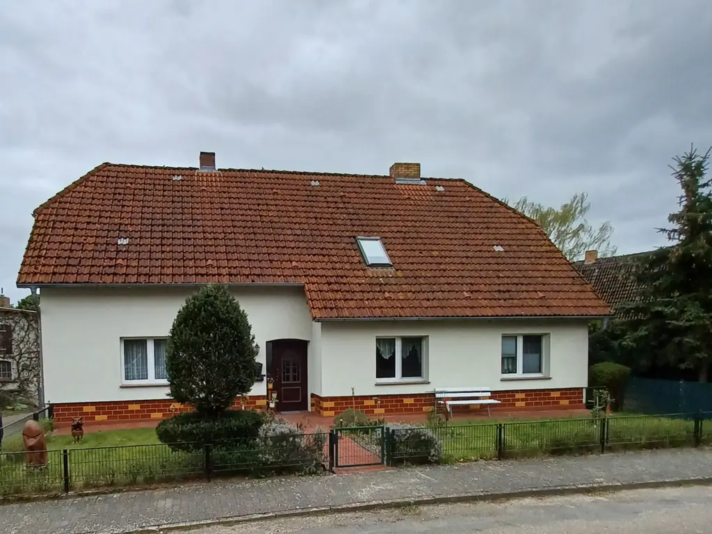 Gemütliches Bauernhaus mit großem Grundstück und herrlichem Ausblick zu verkaufen!