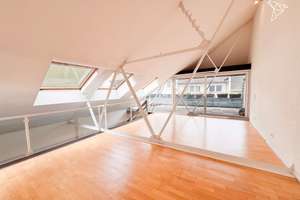 Außergewöhnliche Dachgeschosswohnung mit Galerie und Dachterrasse in Essen