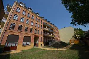 Traumhafte Wohnung mit Terrasse und Gartenanteil !