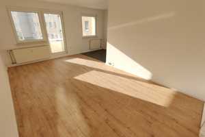 **Ideal für Singles oder Paare** Schöne 2-Raumwohnung mit Laminat und Balkon! – Hans-Grade-Straße 92, 39130 Magdeburg – Vorschaubild 1