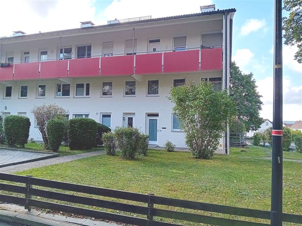 Gemütliche Wohnung auf zwei Etagen mit eigener sonniger Terrasse und Balkon 