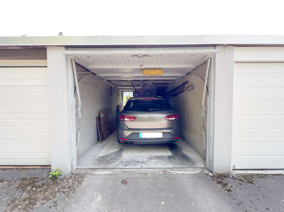 Einzelgarage mit elektr. Tor
