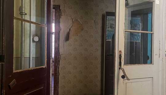 Bild von Eckhaus mit Schlossblick - zur Sanierung