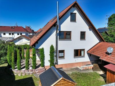 GEPFLEGTE  DOPPELHAUSHÄLFTE