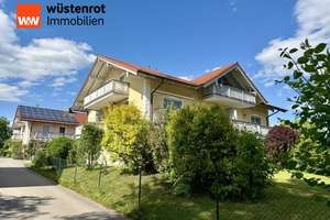 Sonnige Dachgeschosswohnung mit 2 Balkonen und Weitblick in ruhiger Lage von Waging am See!