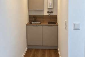 Helles 1-Zimmer-Apartment mit großer Fensterfront in Düsseldorf-Friedrichstadt – 40217 Friedrichstadt, Düsseldorf – Vorschaubild 4