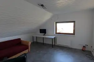 Einfamilienhaus mit Einliegerwohnung in ruhiger Umgebung und hervorragender Verkehrsanbindung – Rhein-Hunsrück-Kreis – Vorschaubild 3